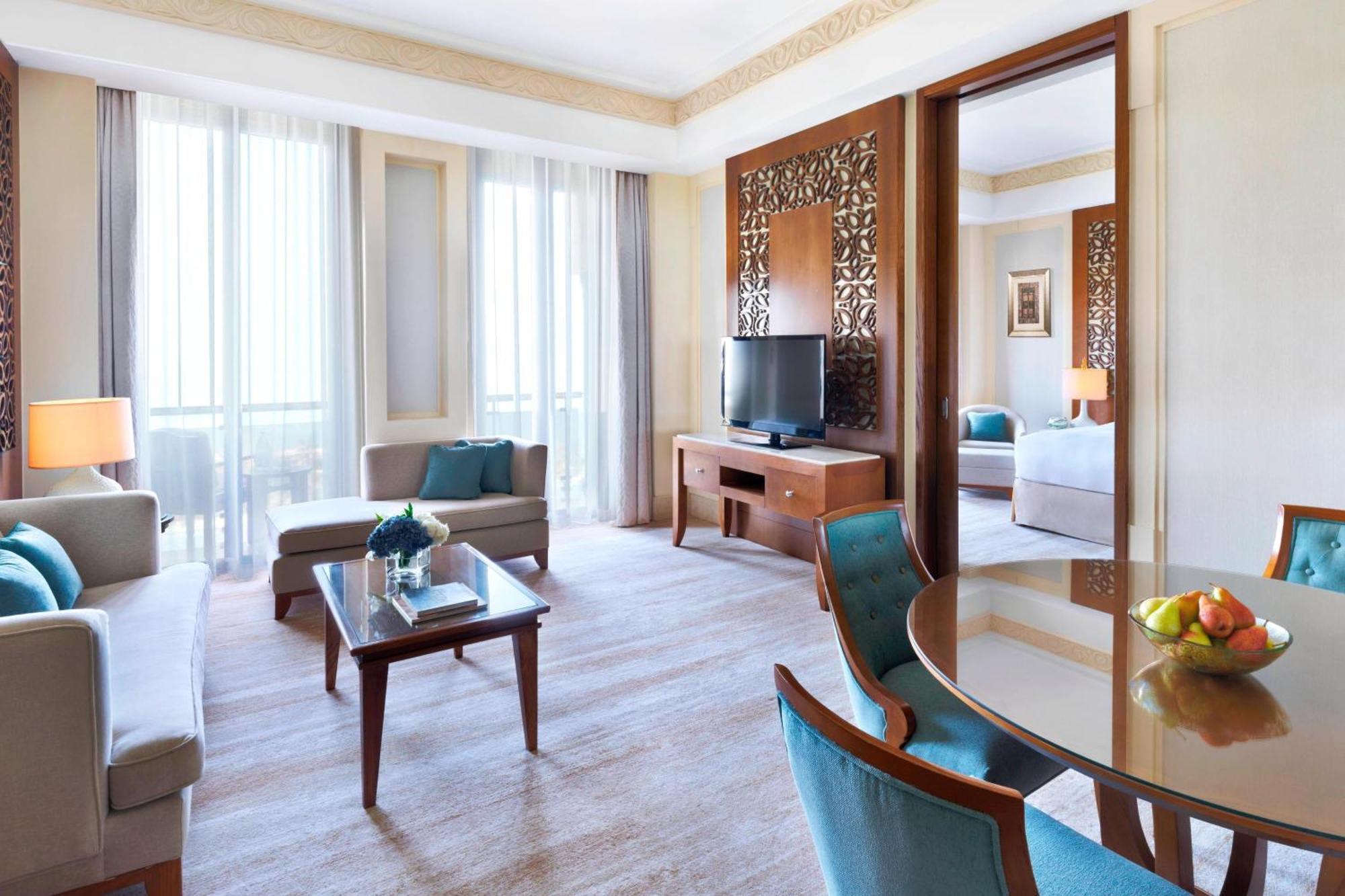 알 부스탄 팰리스, 리츠-칼튼 호텔 무스카트 외부 사진 Suite at the hotel