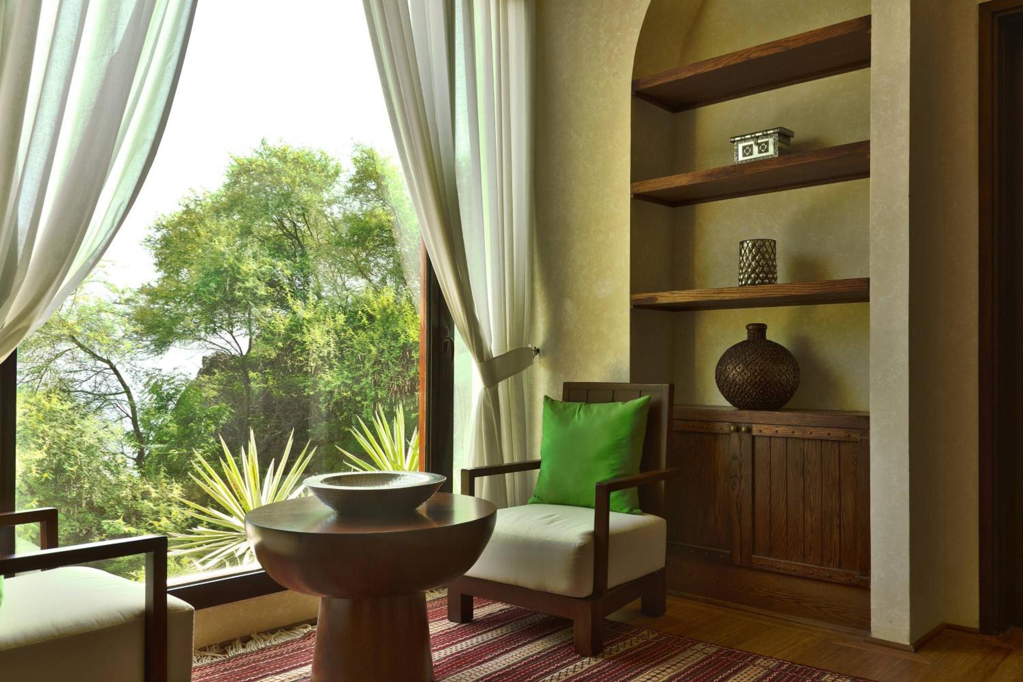 알 부스탄 팰리스, 리츠-칼튼 호텔 무스카트 외부 사진 A room designed in Maya