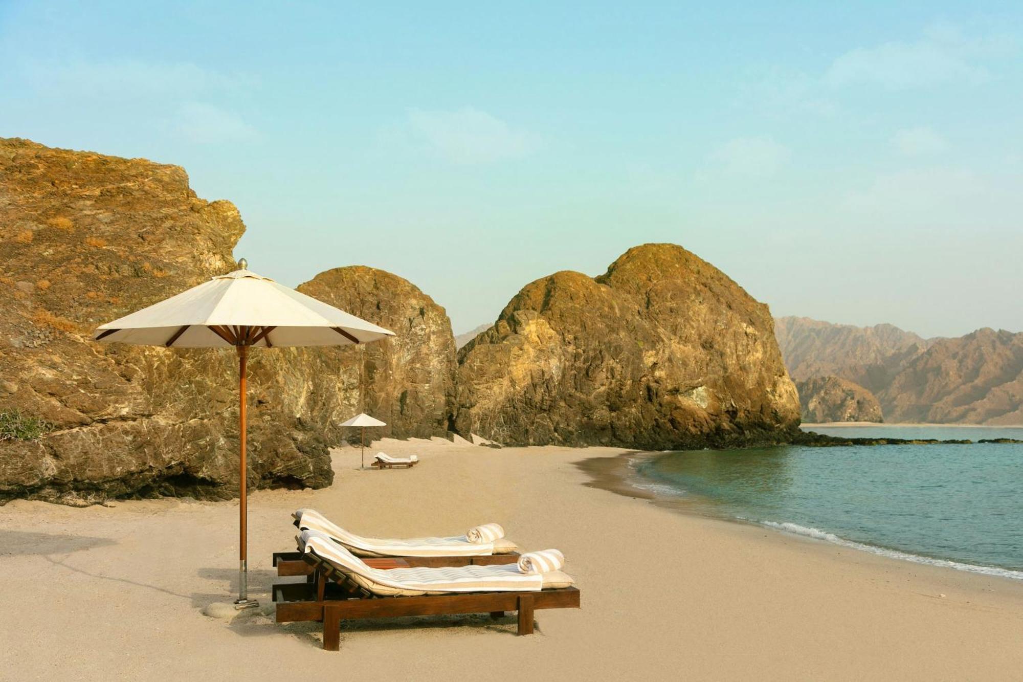 알 부스탄 팰리스, 리츠-칼튼 호텔 무스카트 외부 사진 Beach at the Chedi Muscat
